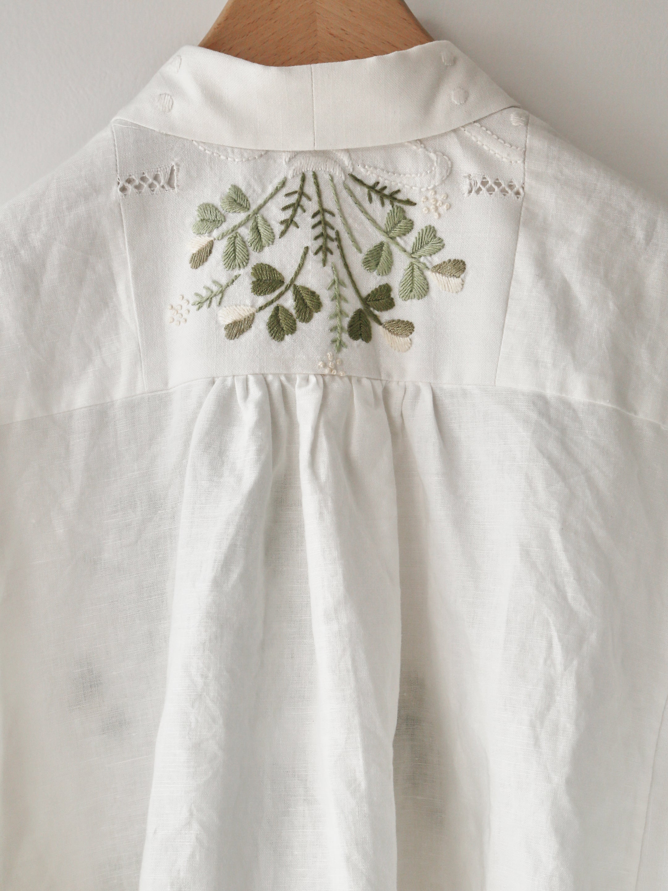 Clover Bouquet Tone Shirt