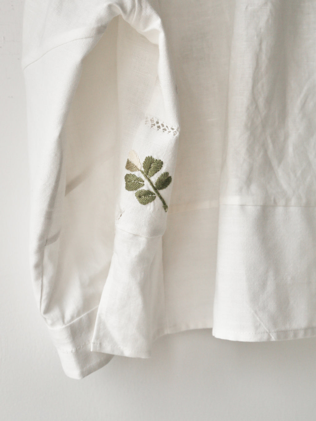 Clover Bouquet Tone Shirt